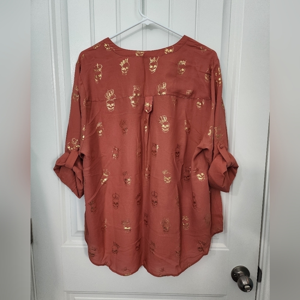 TORRID Rust Harper Pullover Georgette Blouse Gold Foil Skulls, Plus Size 1 - Picture 8 of 11